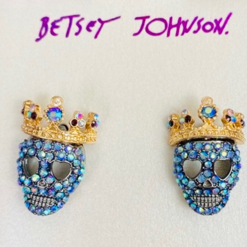 New  Betsey Johnson Skull Stud Earrings - Picture 4 of 10